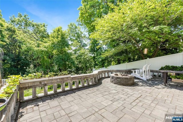 850 Edgewater Avenue, Ridgefield, NJ 07657