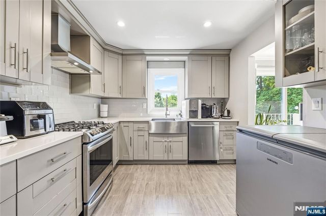 850 Edgewater Avenue, Ridgefield, NJ 07657