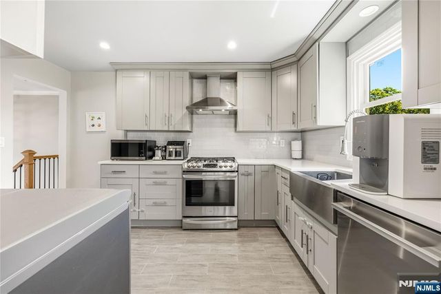 850 Edgewater Avenue, Ridgefield, NJ 07657
