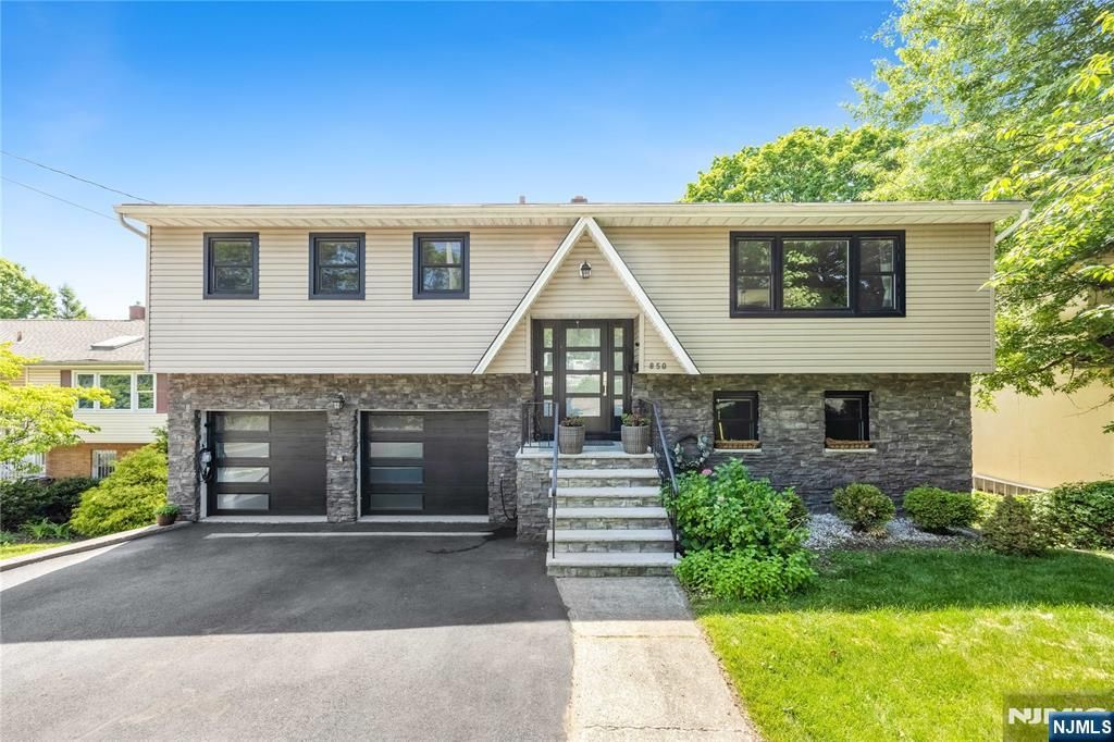 850 Edgewater Avenue, Ridgefield, NJ 07657