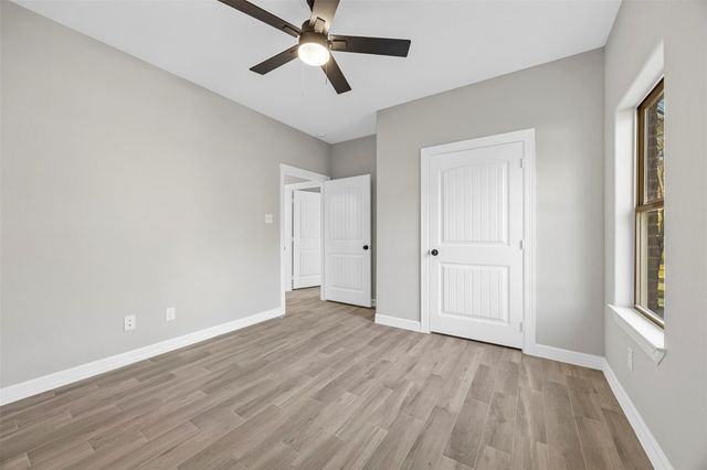 512 Sandy Oaks Drive, Huntsville, TX 77340