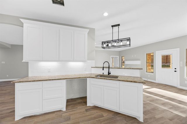 512 Sandy Oaks Drive, Huntsville, TX 77340