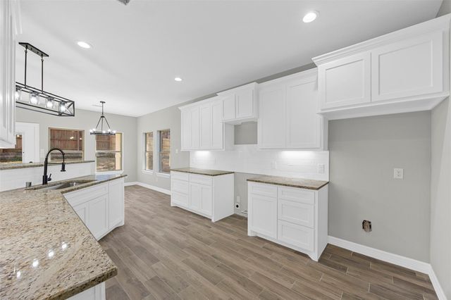 512 Sandy Oaks Drive, Huntsville, TX 77340