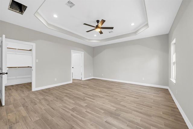 512 Sandy Oaks Drive, Huntsville, TX 77340