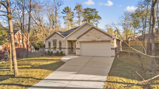 512 Sandy Oaks Drive, Huntsville, TX 77340