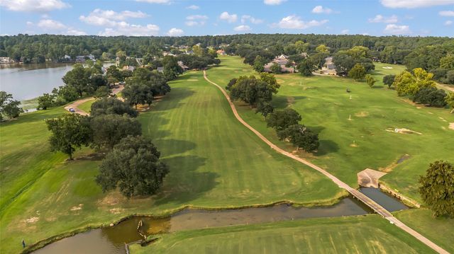512 Sandy Oaks Drive, Huntsville, TX 77340