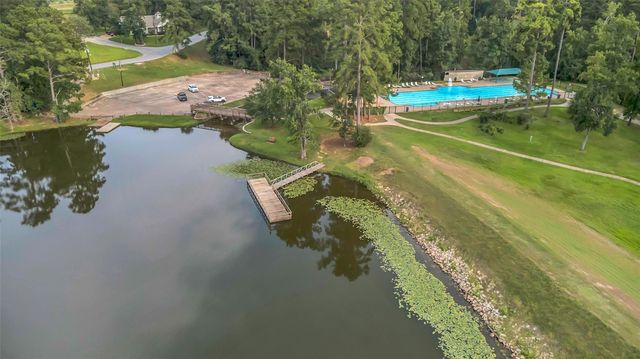 512 Sandy Oaks Drive, Huntsville, TX 77340