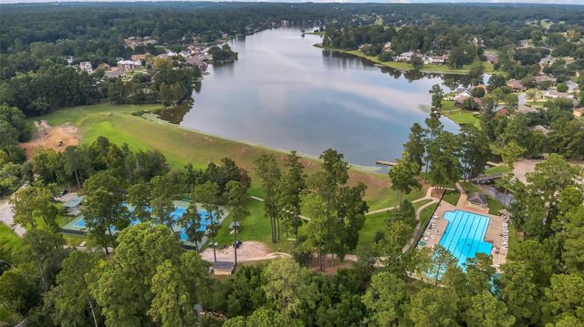 512 Sandy Oaks Drive, Huntsville, TX 77340