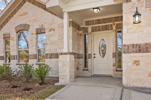 512 Sandy Oaks Drive, Huntsville, TX 77340