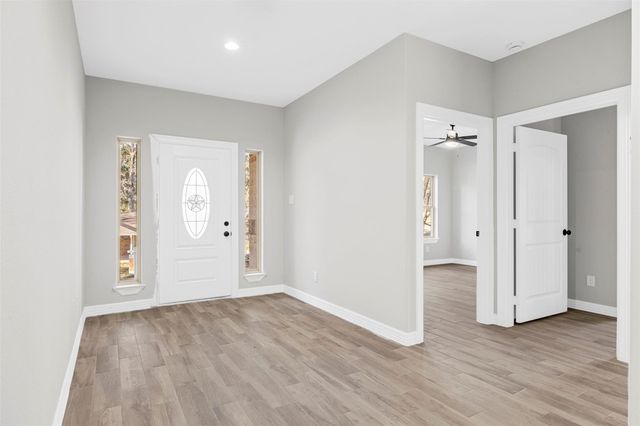 512 Sandy Oaks Drive, Huntsville, TX 77340