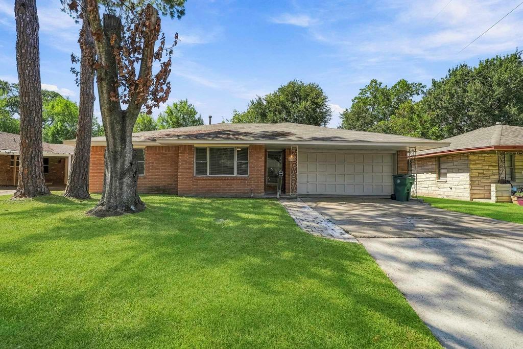 2010 Robinhood Street, Pasadena, TX 77502