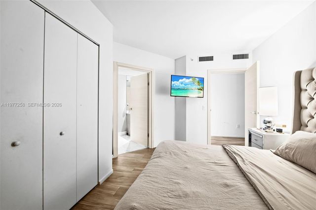 801 S Miami Ave 2705, Miami, FL 33130