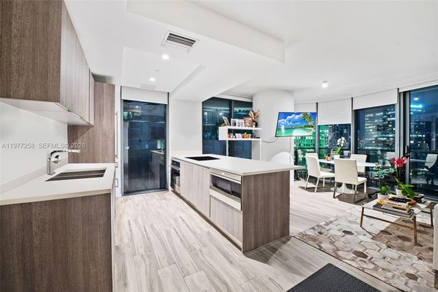 801 S Miami Ave 2705, Miami, FL 33130