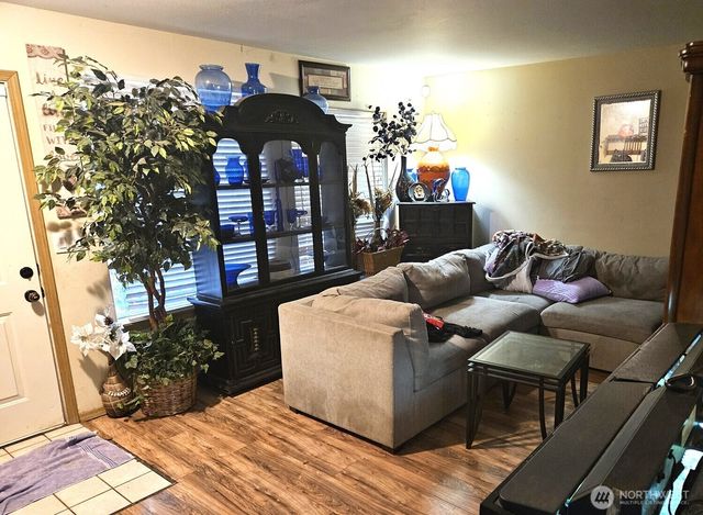 9124 Lewis NE, Lacey, WA 98516