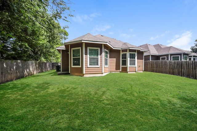 2226 Moffatt Avenue, Dallas, TX 75216