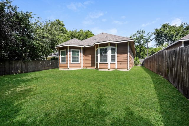 2226 Moffatt Avenue, Dallas, TX 75216