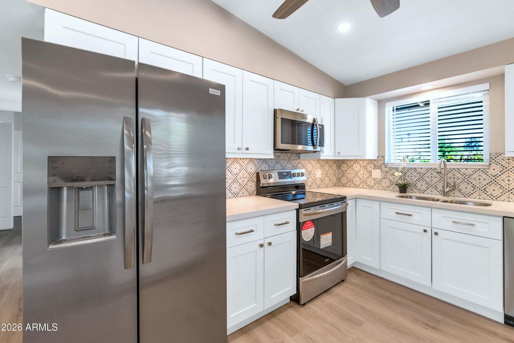 10433 W OAKMONT Drive, Sun City, AZ 85351 — photo 3