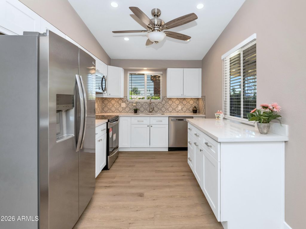 10433 W OAKMONT Drive, Sun City, AZ 85351 — photo 4