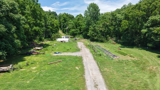 1990 Sulphur College Rd, Hartsville, TN 37074