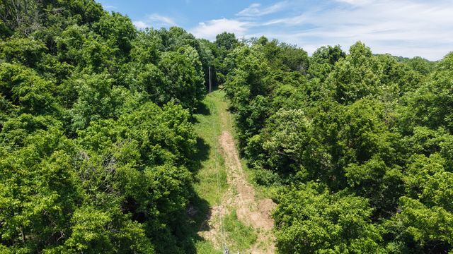 1990 Sulphur College Rd, Hartsville, TN 37074