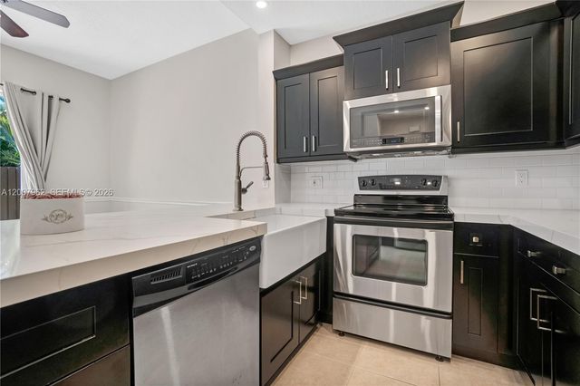 8334 NW 144th Ter, Miami Lakes, FL 33016
