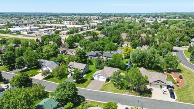 1490 Mallard Place, Waconia, MN 55387