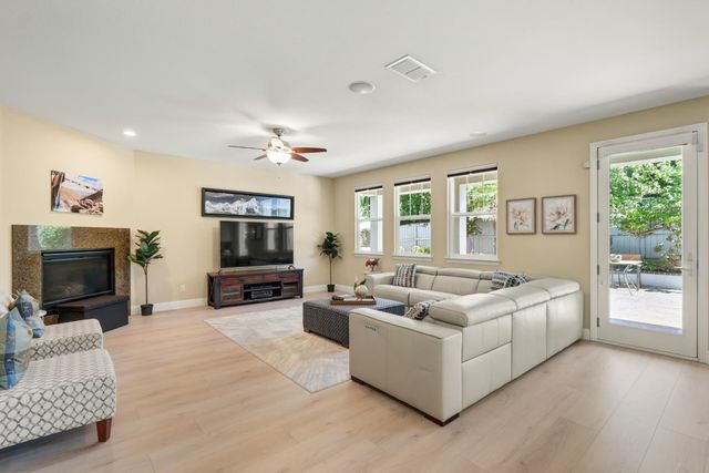 101 Liphan Ct, Roseville, CA 95747