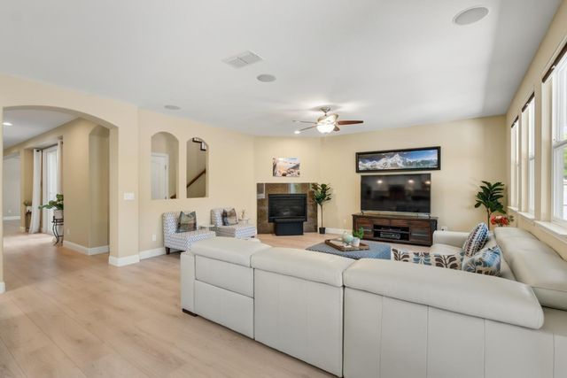 101 Liphan Ct, Roseville, CA 95747