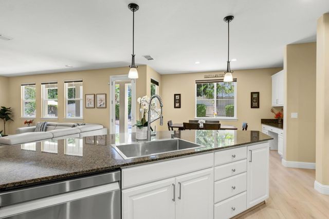 101 Liphan Ct, Roseville, CA 95747