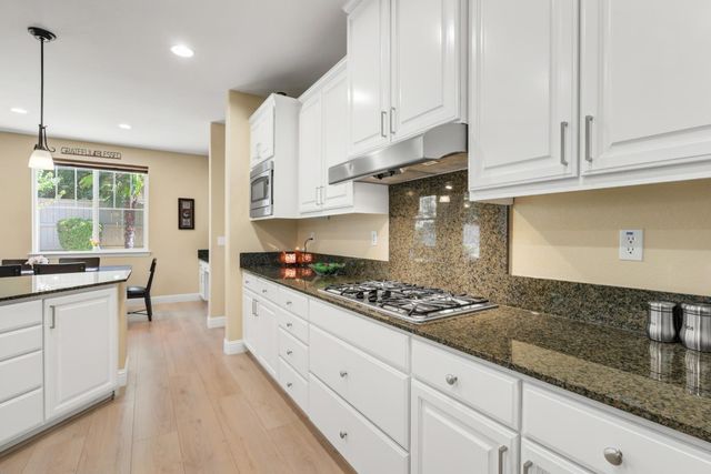 101 Liphan Ct, Roseville, CA 95747