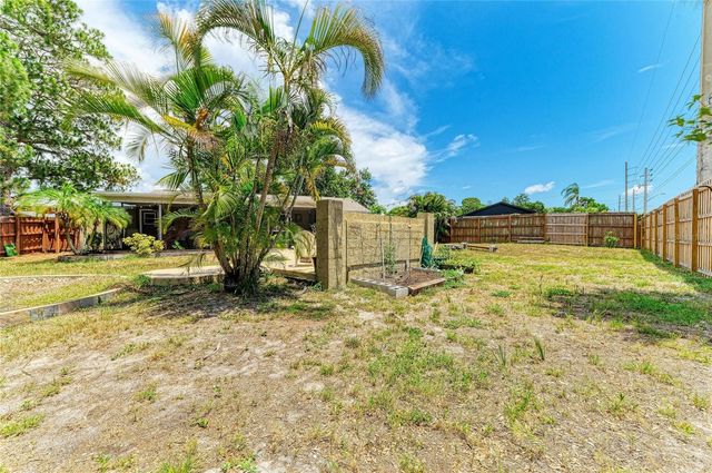 2226 LOCKWOOD MEADOWS DRIVE, Sarasota, FL 34234