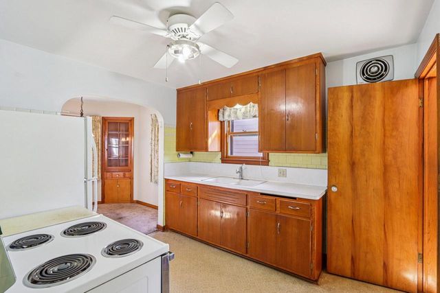 3163 S 28th STREET, Milwaukee, WI 53215