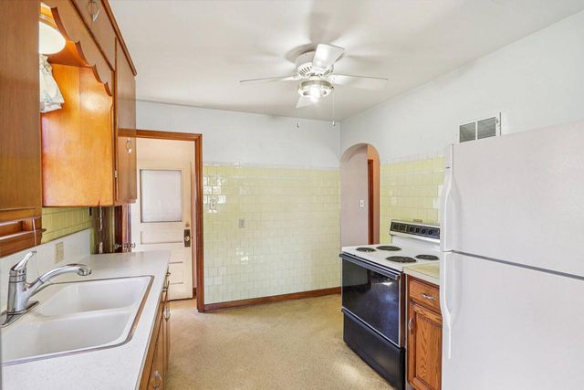 3163 S 28th STREET, Milwaukee, WI 53215