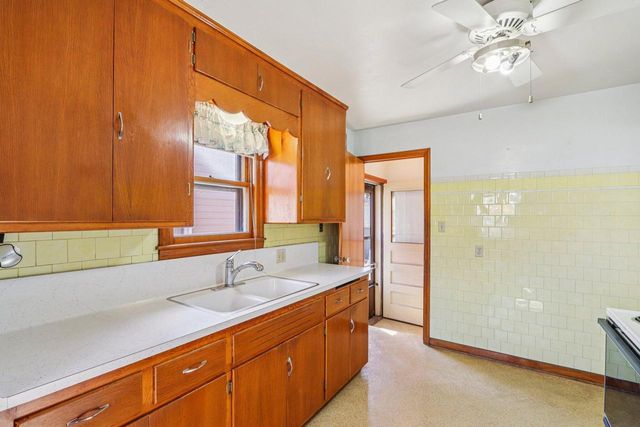 3163 S 28th STREET, Milwaukee, WI 53215