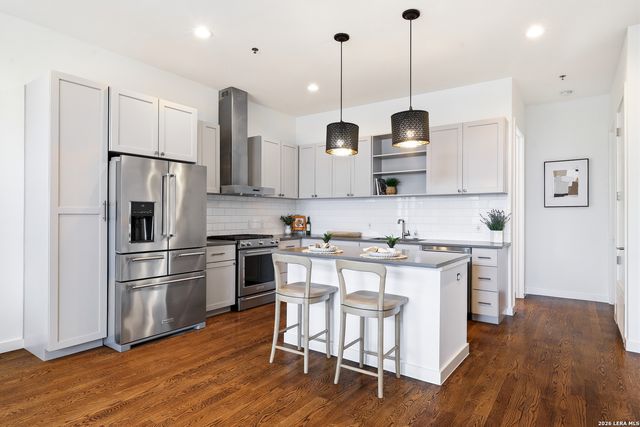 808 E MYRTLE ST, San Antonio, TX 78212