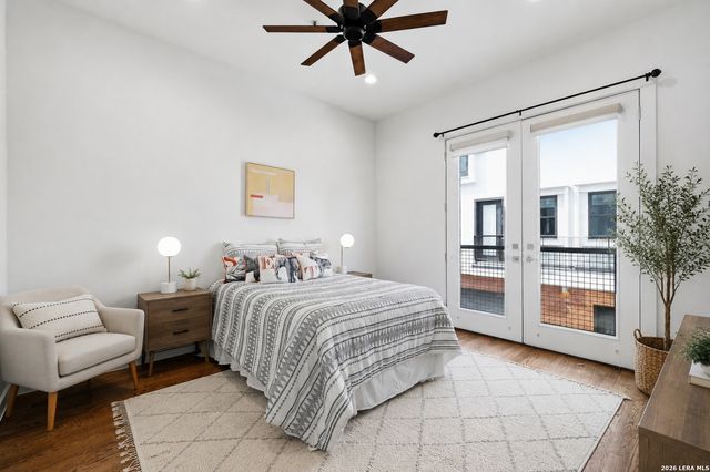 808 E MYRTLE ST, San Antonio, TX 78212