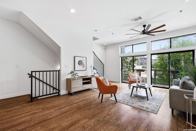 808 E MYRTLE ST, San Antonio, TX 78212