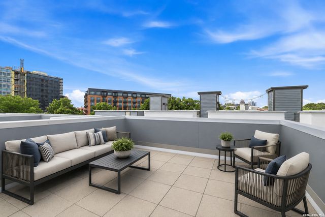 808 E MYRTLE ST, San Antonio, TX 78212