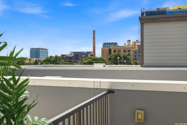 808 E MYRTLE ST, San Antonio, TX 78212