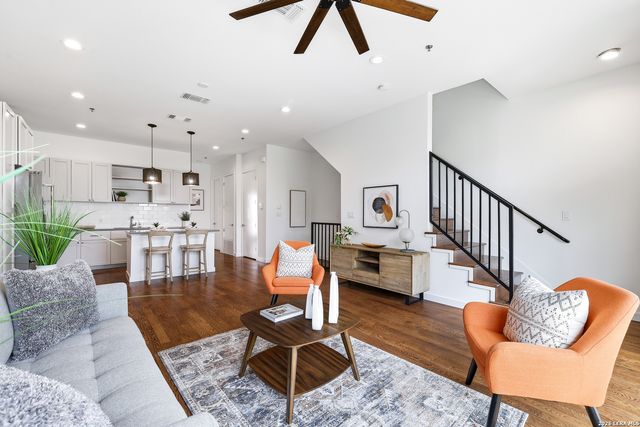 808 E MYRTLE ST, San Antonio, TX 78212