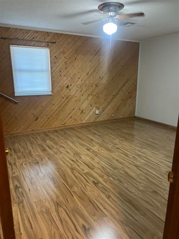 3301 NE Pioneer Blvd, Lawton, OK 73507
