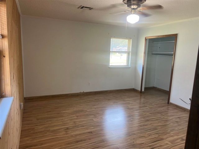 3301 NE Pioneer Blvd, Lawton, OK 73507