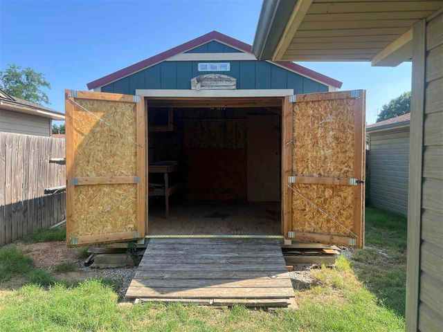 3301 NE Pioneer Blvd, Lawton, OK 73507