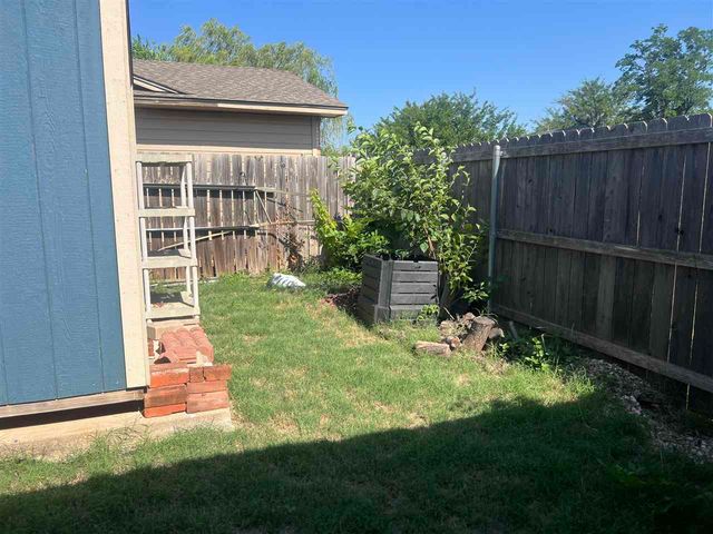 3301 NE Pioneer Blvd, Lawton, OK 73507