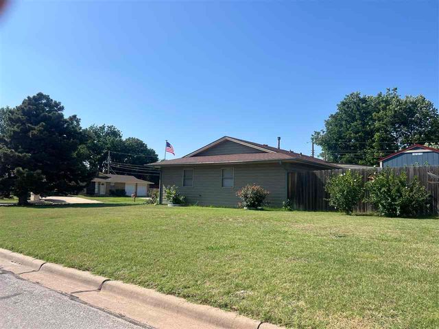 3301 NE Pioneer Blvd, Lawton, OK 73507