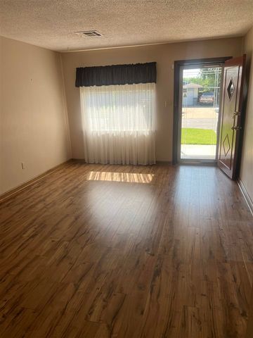 3301 NE Pioneer Blvd, Lawton, OK 73507