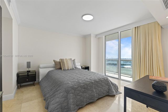50 Biscayne Blvd 5210, Miami, FL 33132