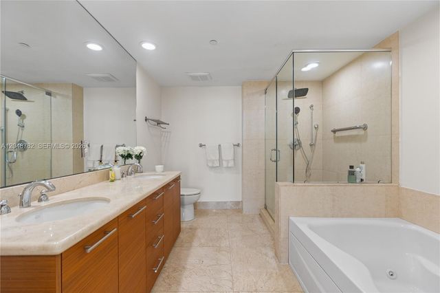50 Biscayne Blvd 5210, Miami, FL 33132