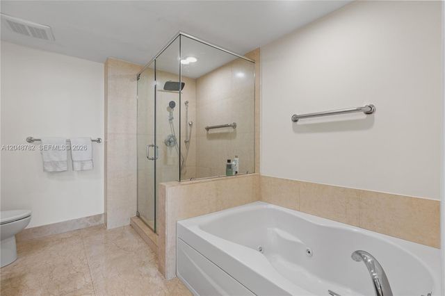 50 Biscayne Blvd 5210, Miami, FL 33132
