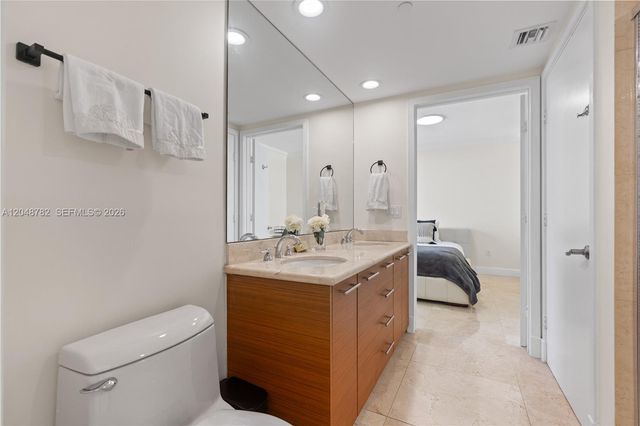 50 Biscayne Blvd 5210, Miami, FL 33132